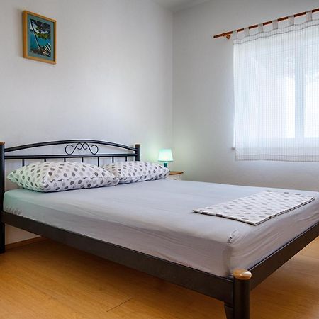 Apartments Zambarlin Komiza Bagian luar foto