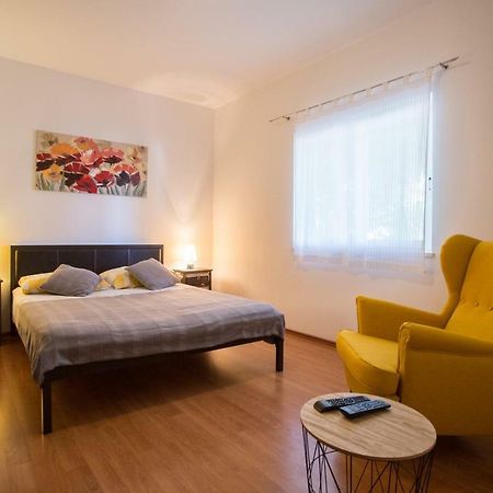 Apartments Zambarlin Komiza Bagian luar foto