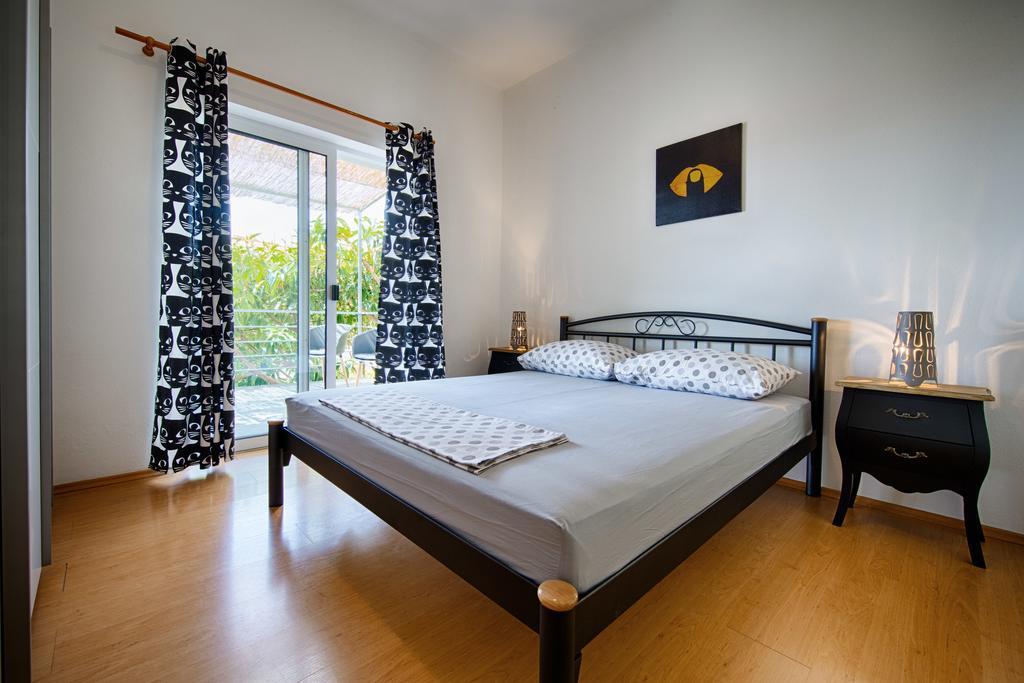 Apartments Zambarlin Komiza Bagian luar foto