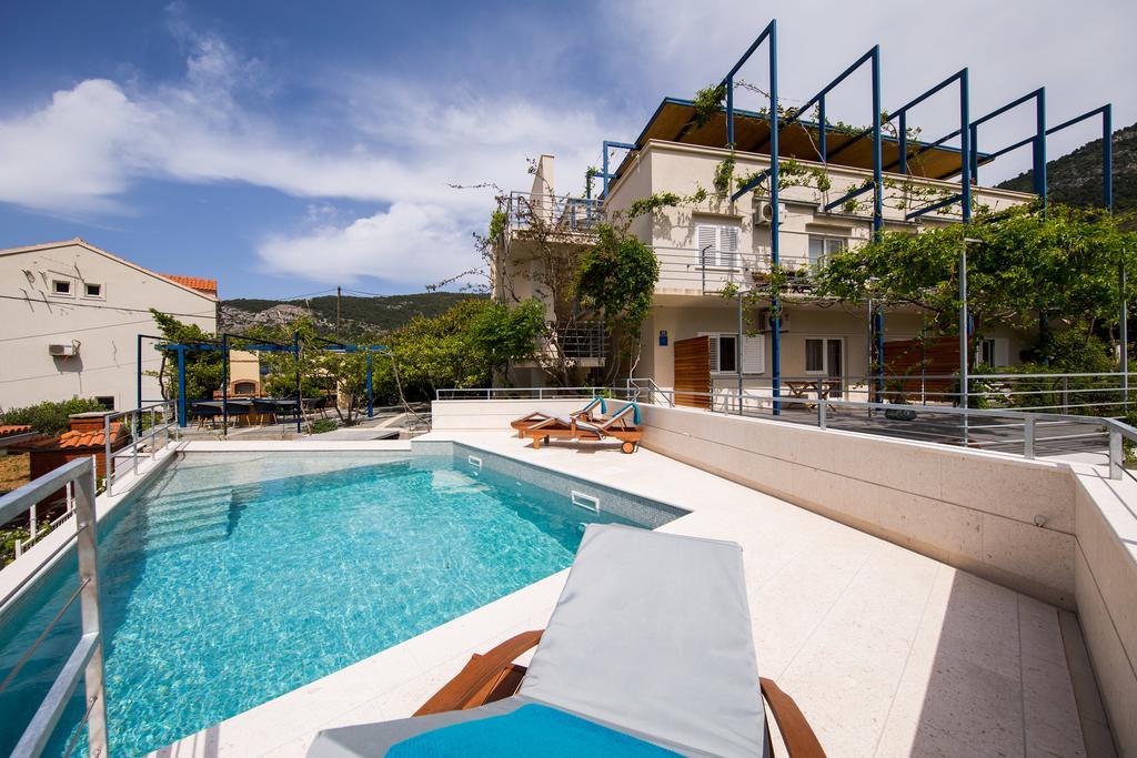 Apartments Zambarlin Komiza Bagian luar foto