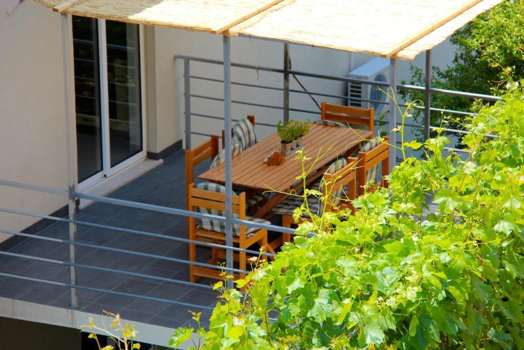 Apartments Zambarlin Komiza Bagian luar foto