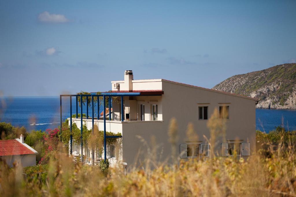 Apartments Zambarlin Komiza Bagian luar foto