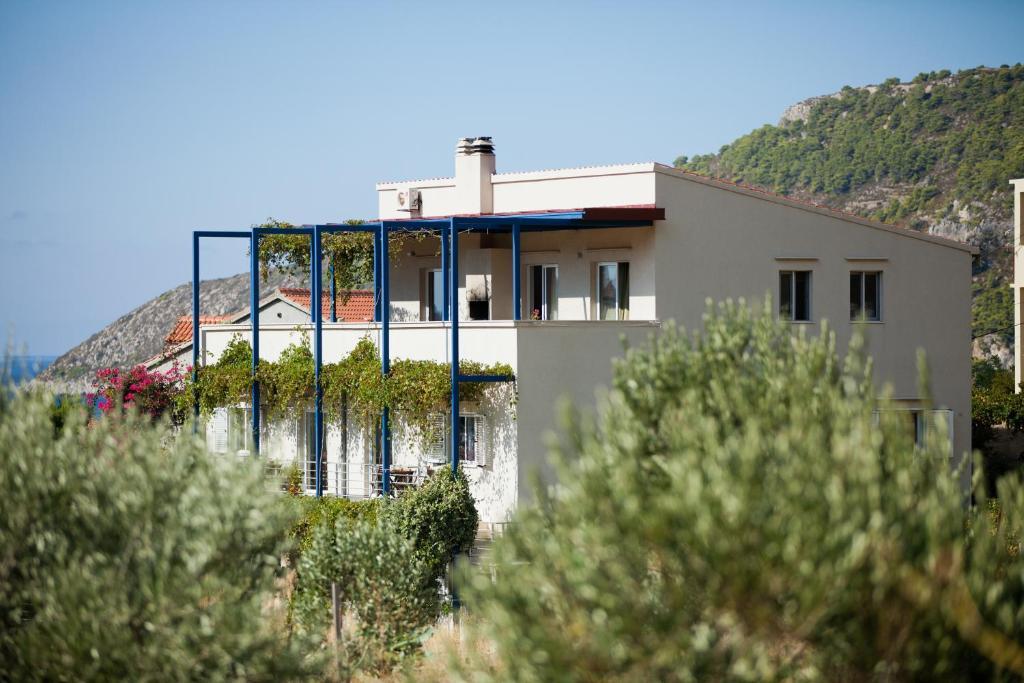 Apartments Zambarlin Komiza Bagian luar foto