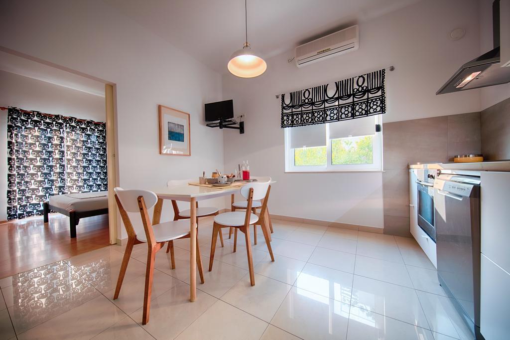 Apartments Zambarlin Komiza Bagian luar foto