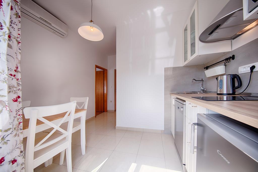 Apartments Zambarlin Komiza Bagian luar foto