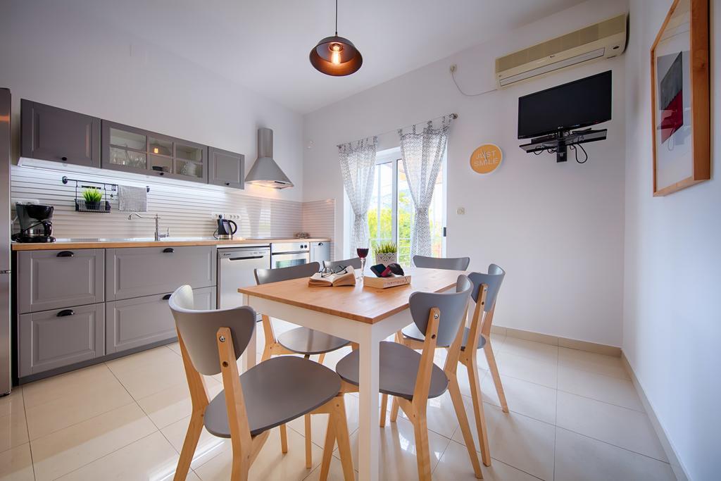 Apartments Zambarlin Komiza Bagian luar foto