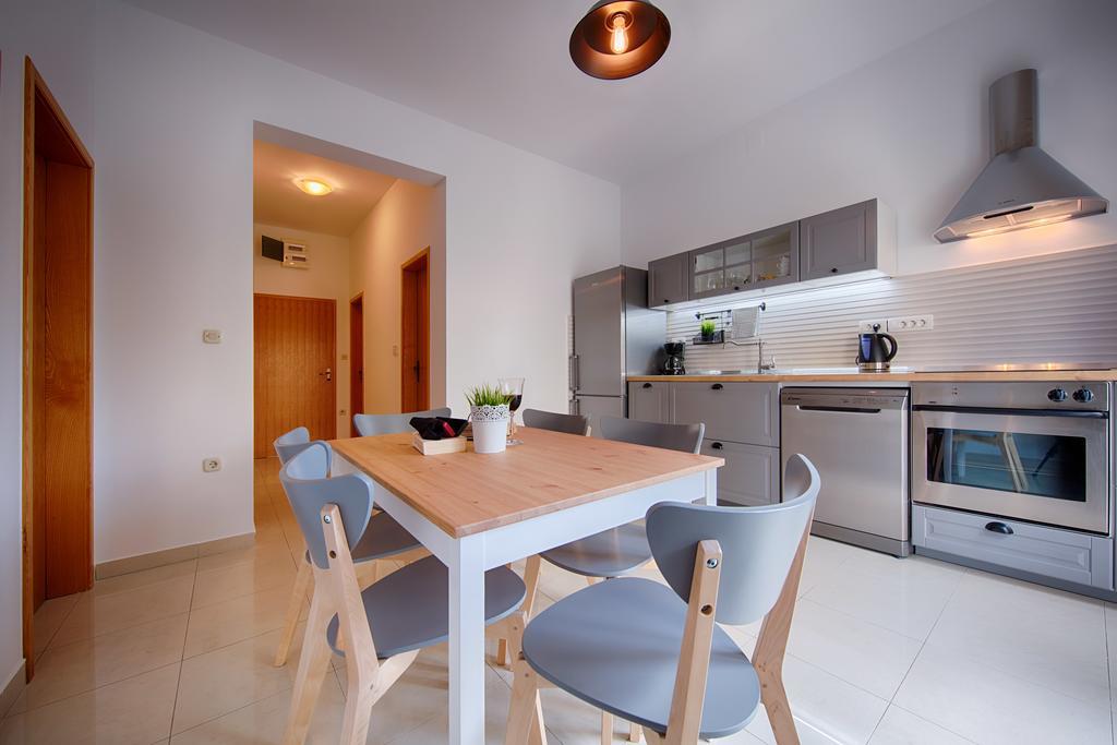 Apartments Zambarlin Komiza Bagian luar foto