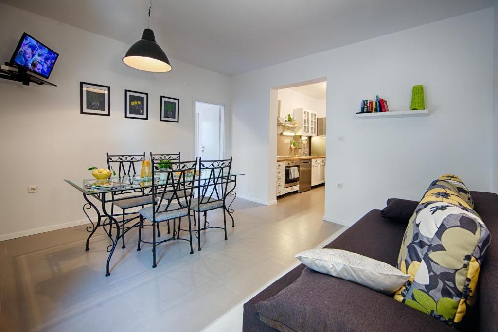 Apartments Zambarlin Komiza Ruang foto