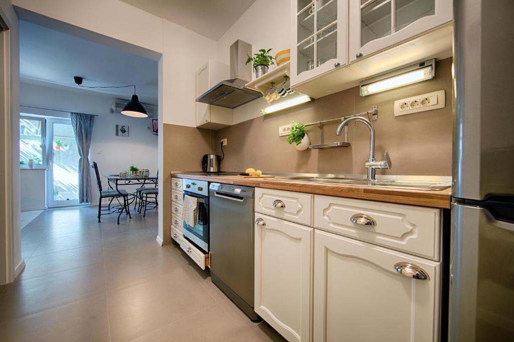 Apartments Zambarlin Komiza Ruang foto