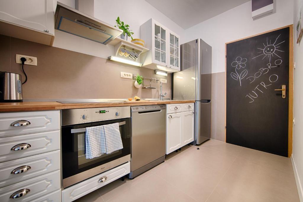 Apartments Zambarlin Komiza Ruang foto