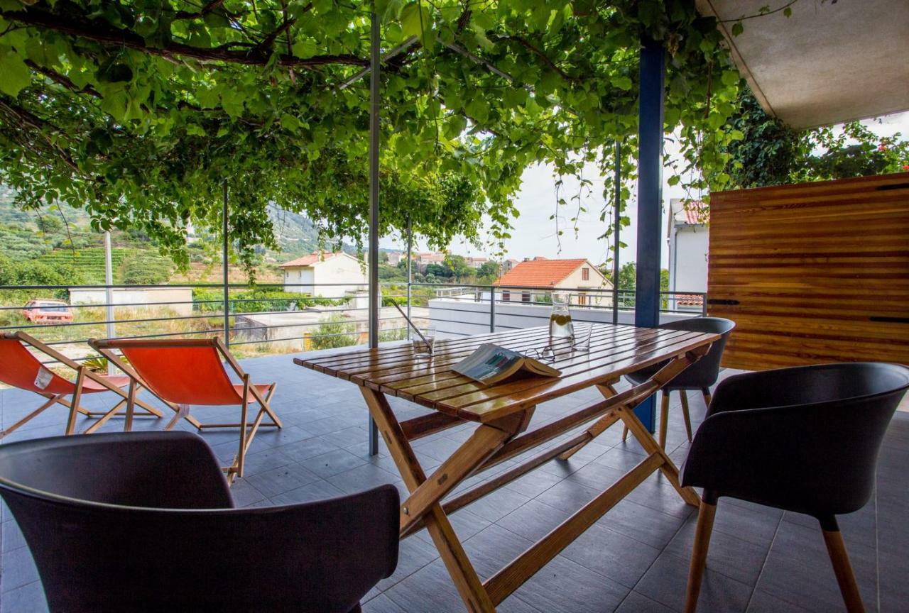 Apartments Zambarlin Komiza Bagian luar foto
