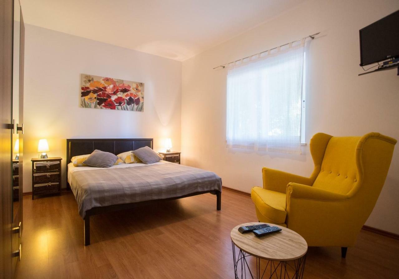 Apartments Zambarlin Komiza Bagian luar foto