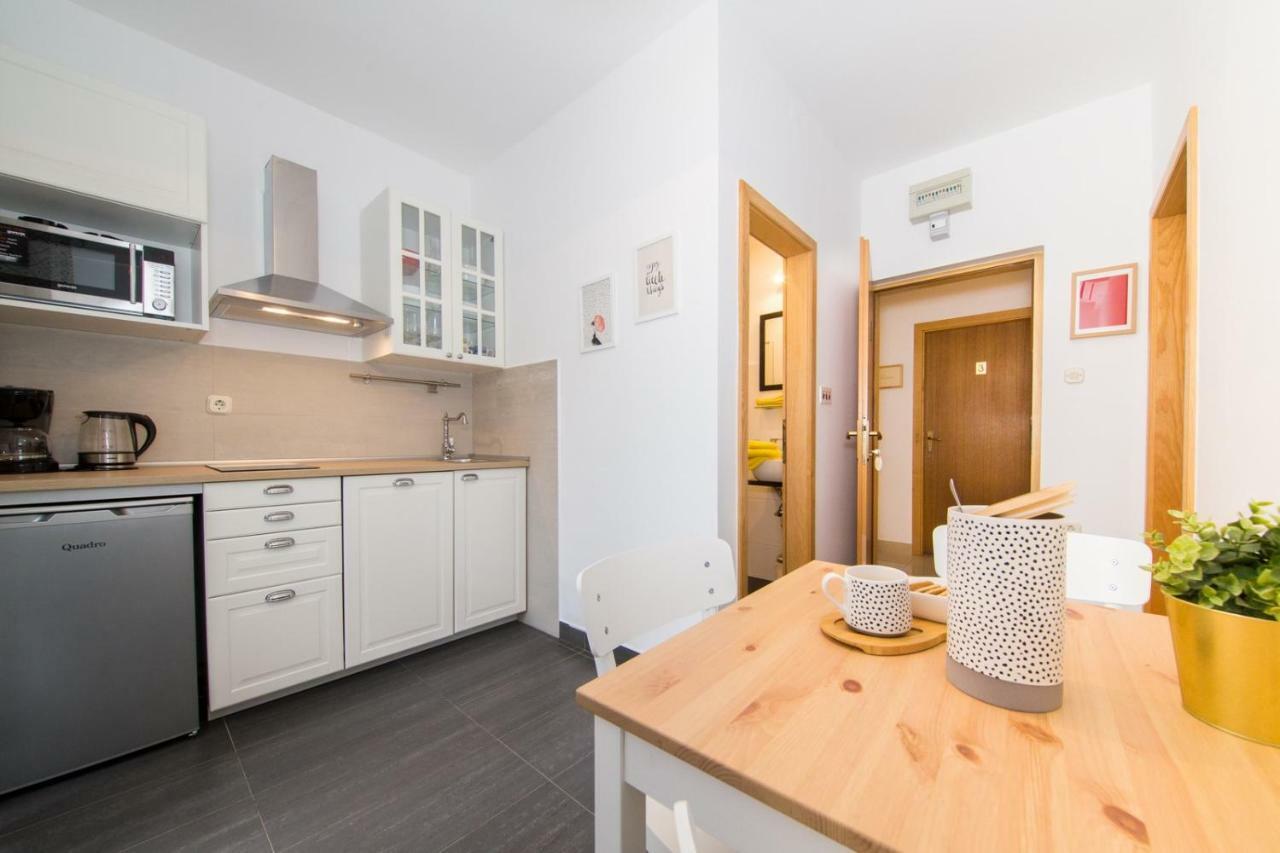 Apartments Zambarlin Komiza Bagian luar foto